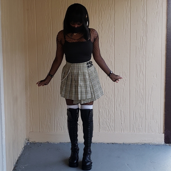 Green Plaid Irregular Pleated Skirt - Picture 10 of 11